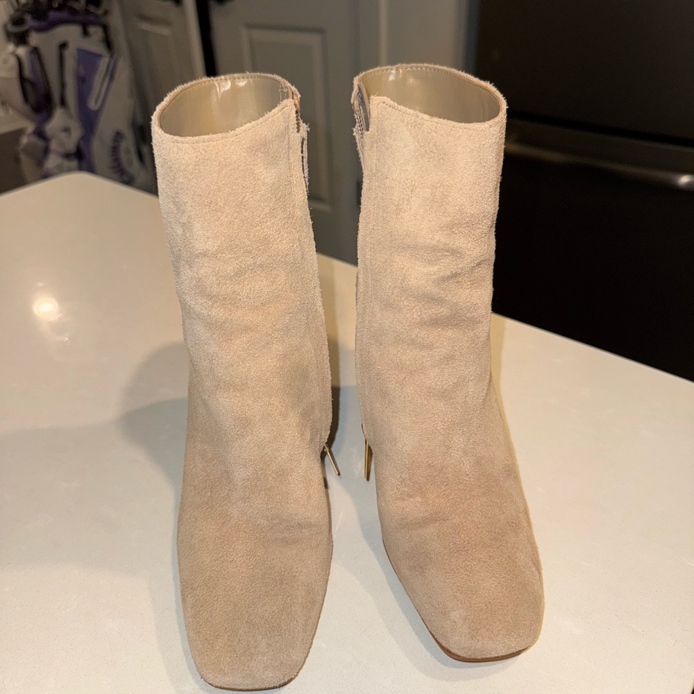 Tan Ankle Boots with Suede Material and Block Heel